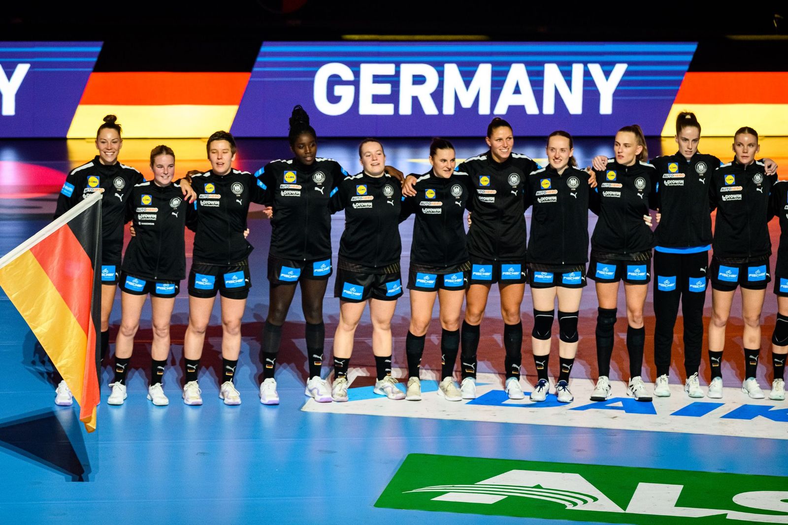 WM-Startschuss mit 16 Spielerinnen