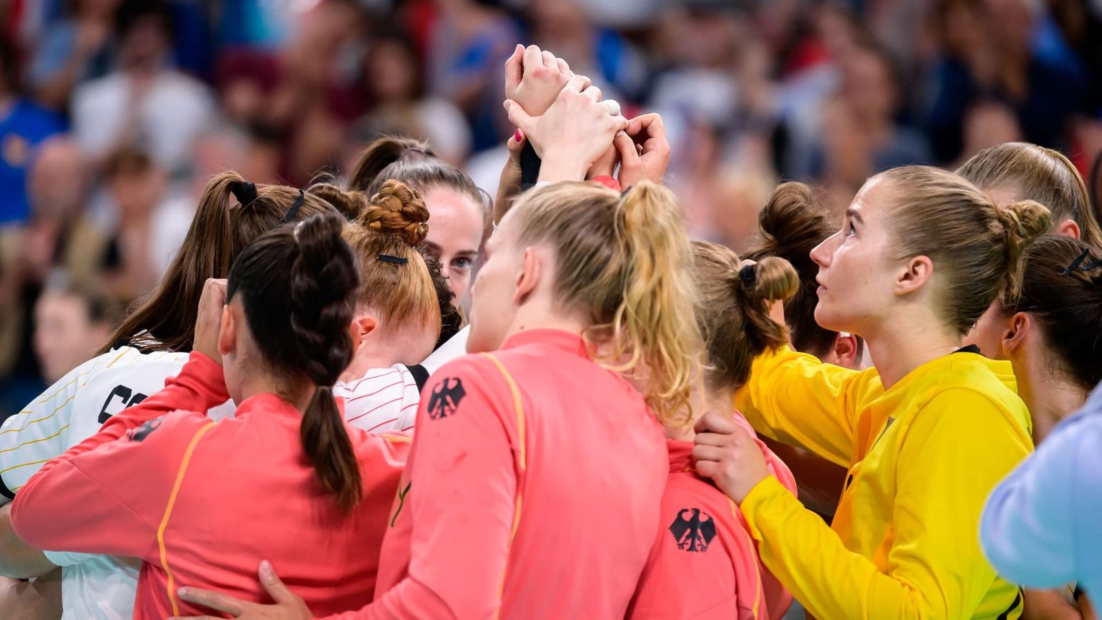 "Traurig" und "bombenstolz": DHB-Frauen verpassen "ein Wunder"