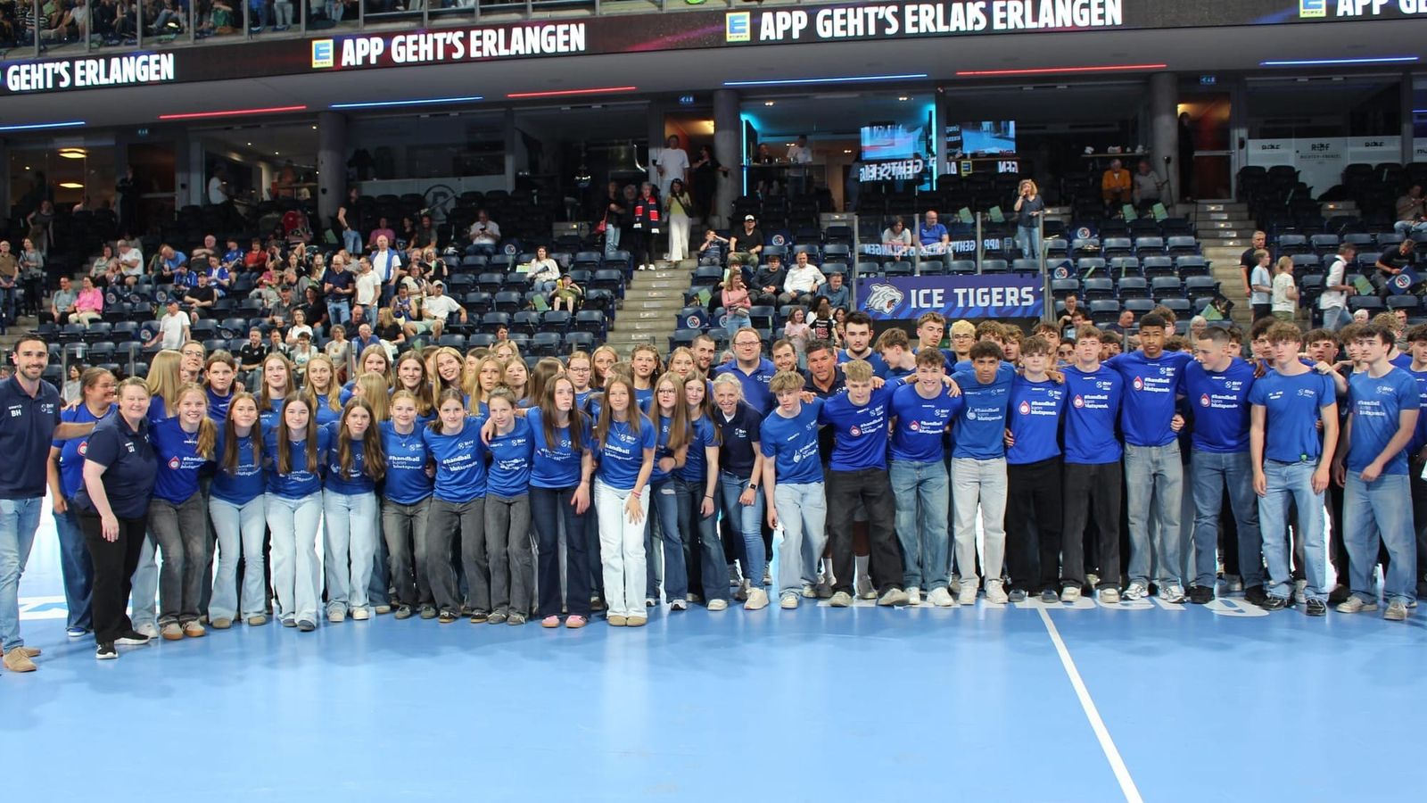 Bayerischer Handball-Verband verabschiedet Landeskader vor Bundesligakulisse
