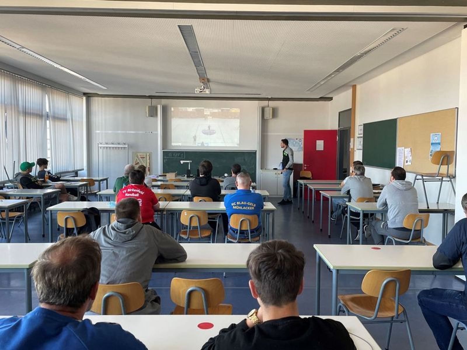 Vorbereitungslehrgänge 2021 – SchiedsrichterInnen im Bezirk AES sind fit für die anstehenden Hallenrunde