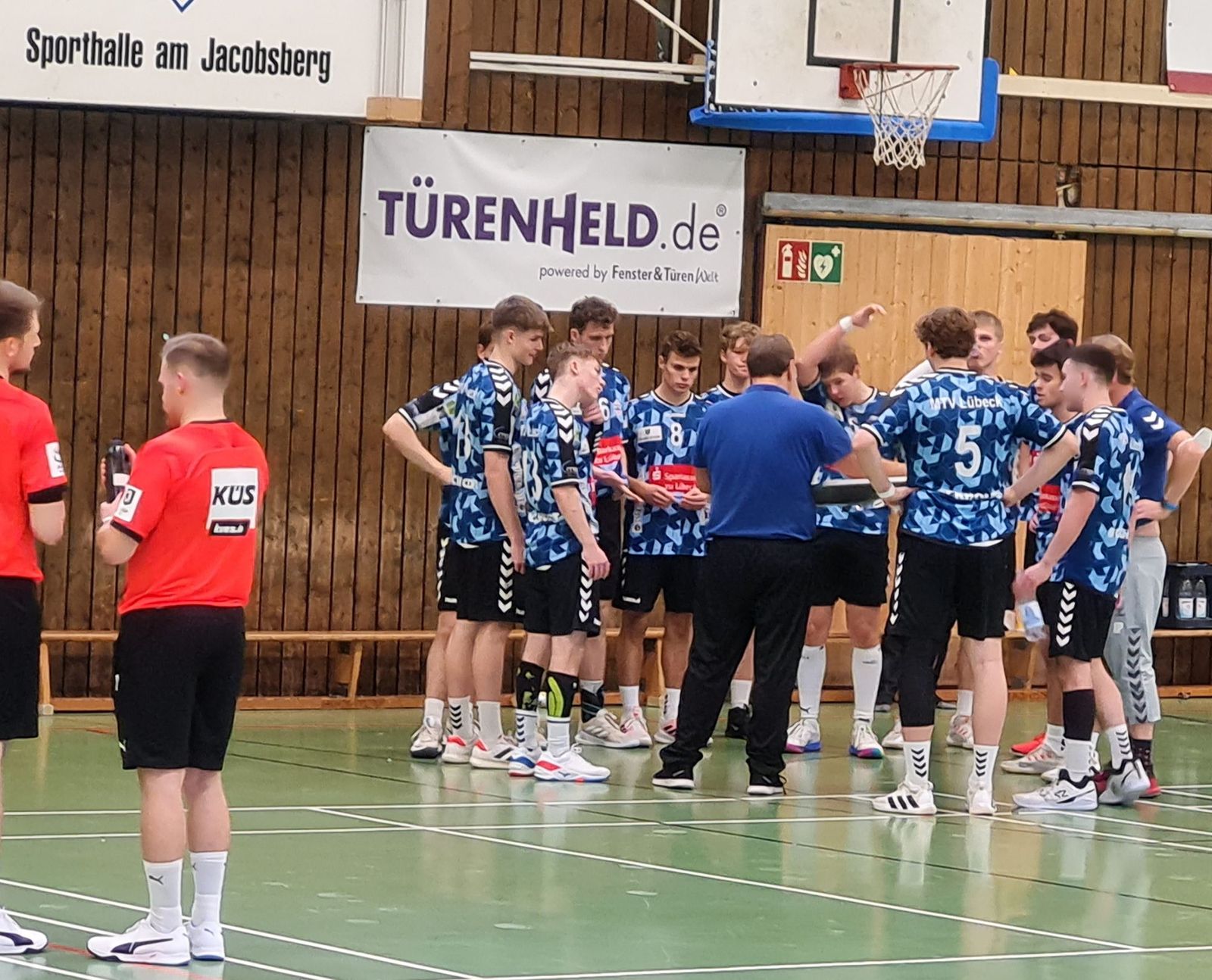 Lübecker Handballjungs mit Fehlstart und zu vielen Ausfällen