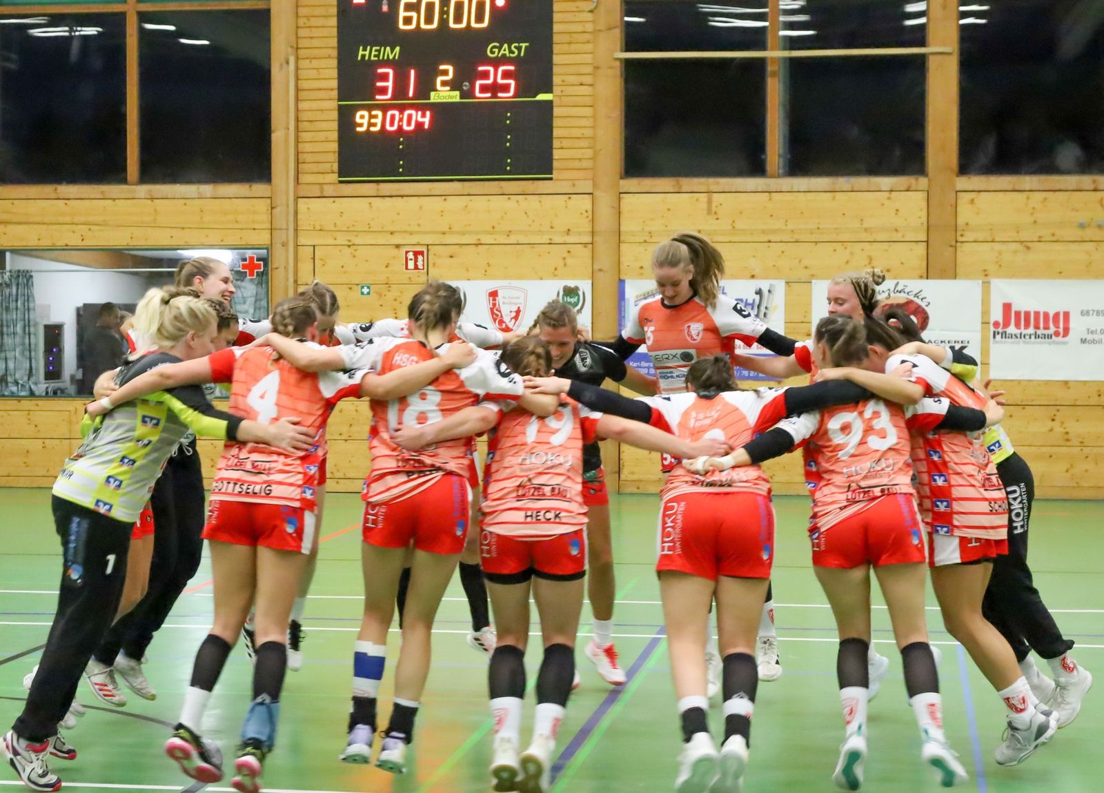 Ausgelassene Busfahrt nach Auswärtssieg