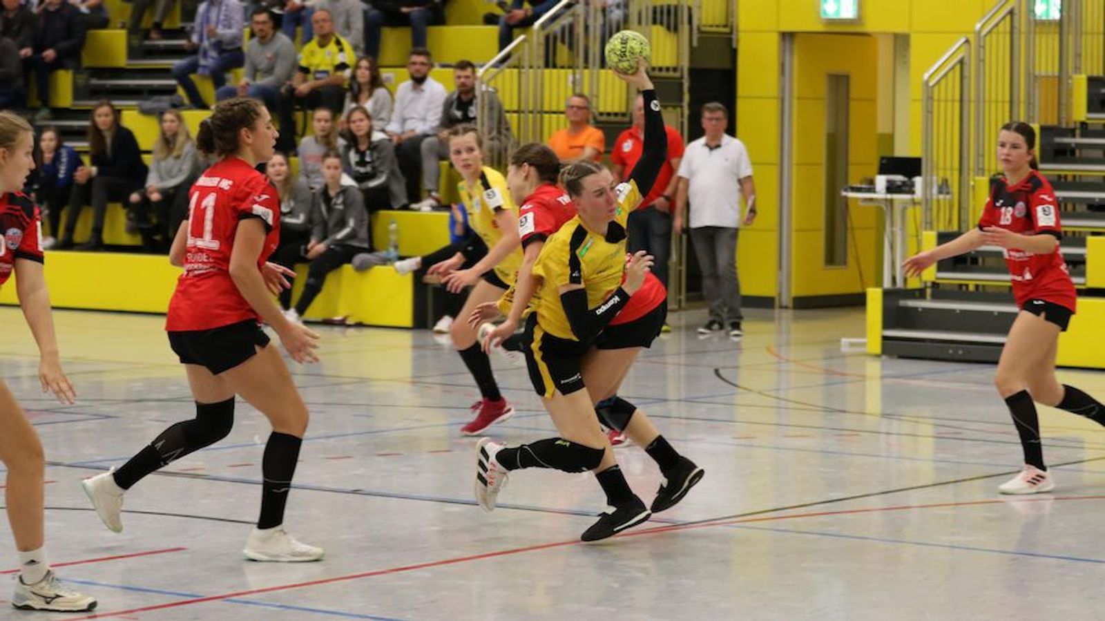 Bienen siegen im Topspiel - Allensbach stürzt Haunstetten