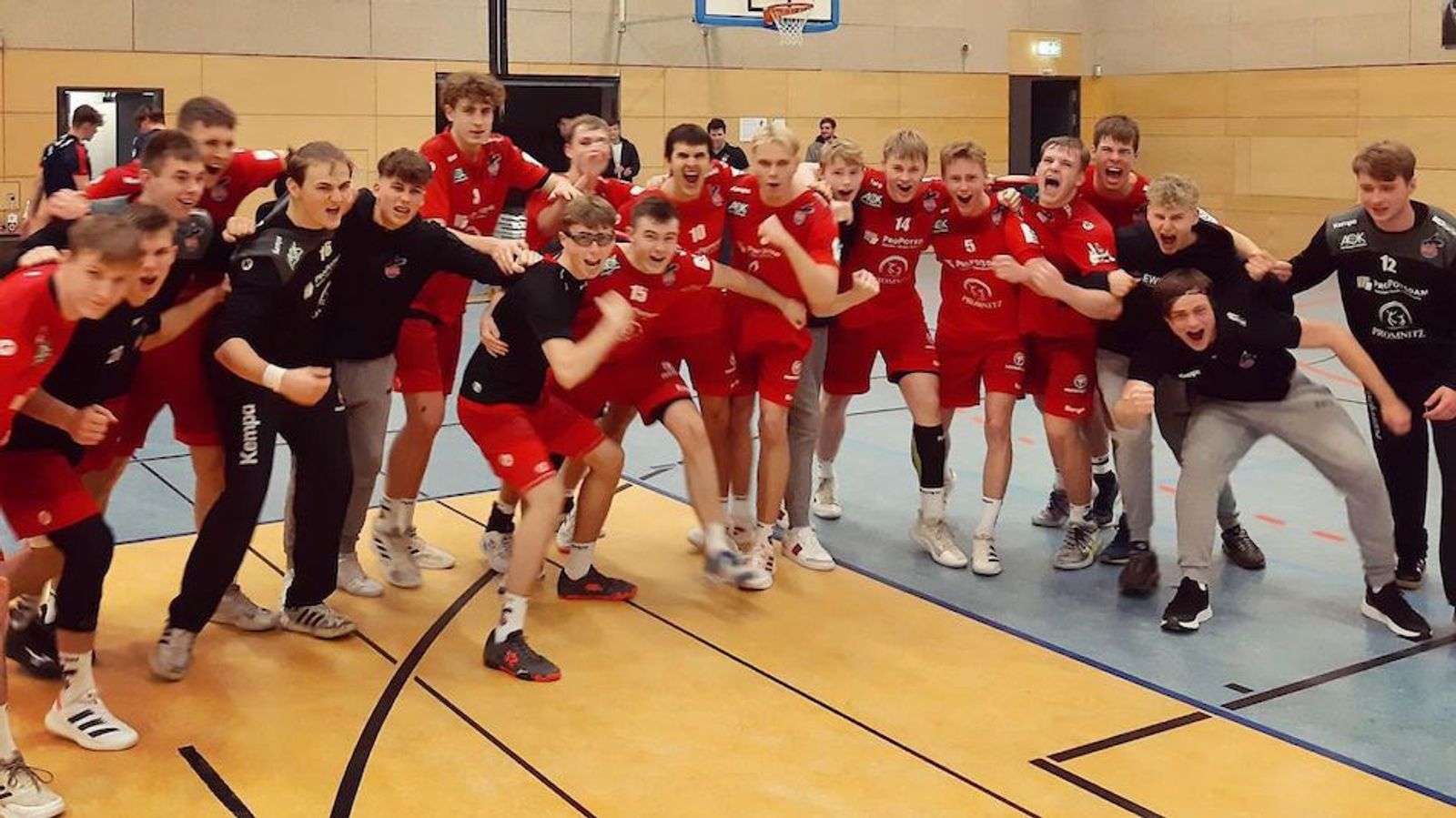 Jungadler verwandeln die Halle in ein Tollhaus