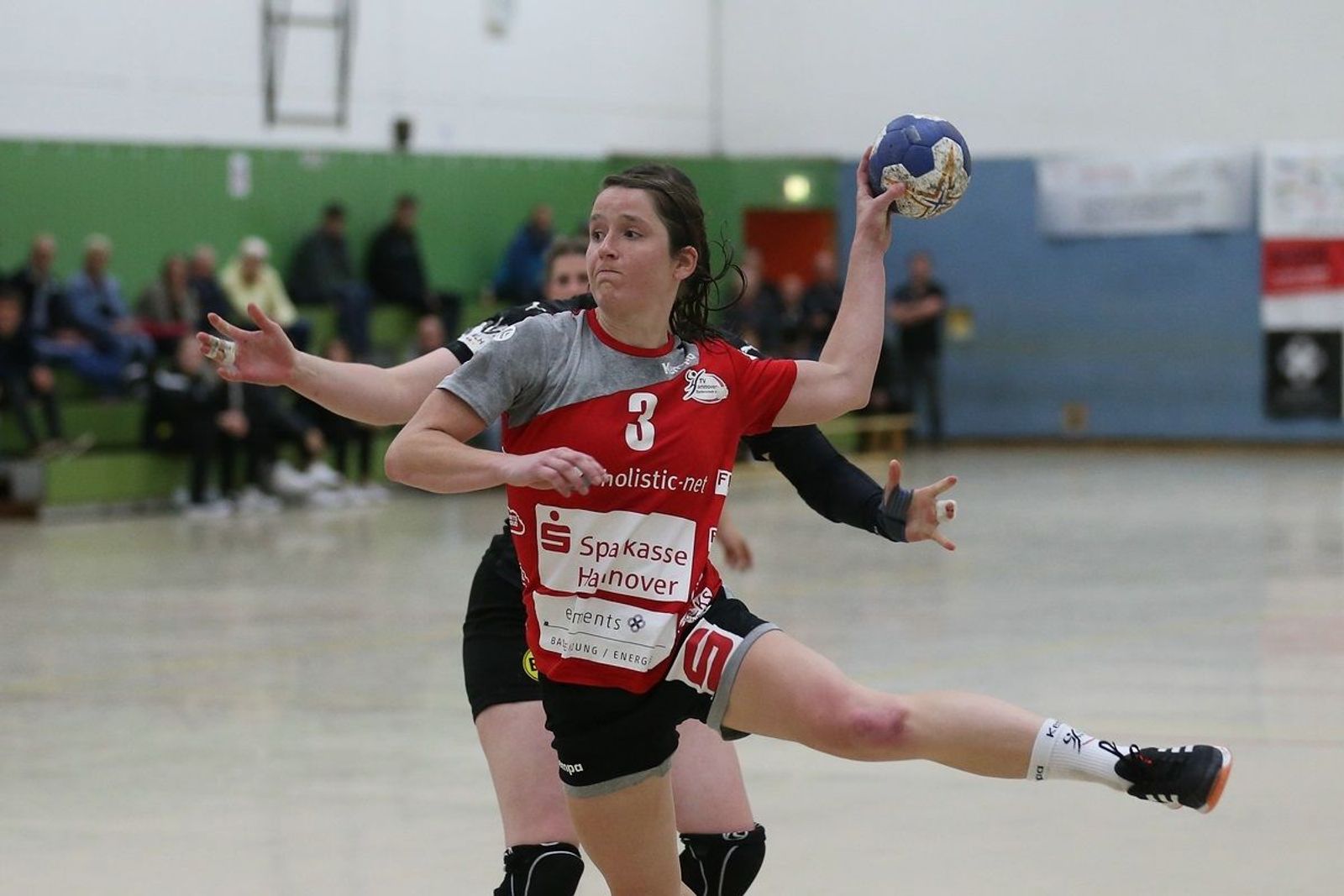 Derby in Hannover - Favoriten wollen weiter davonschreiten