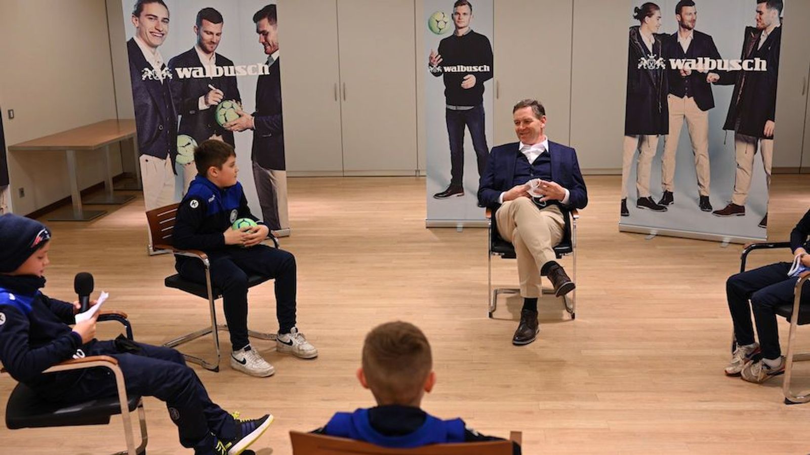 „HERR GISLASON, ERZÄHLEN SIE MAL ...“