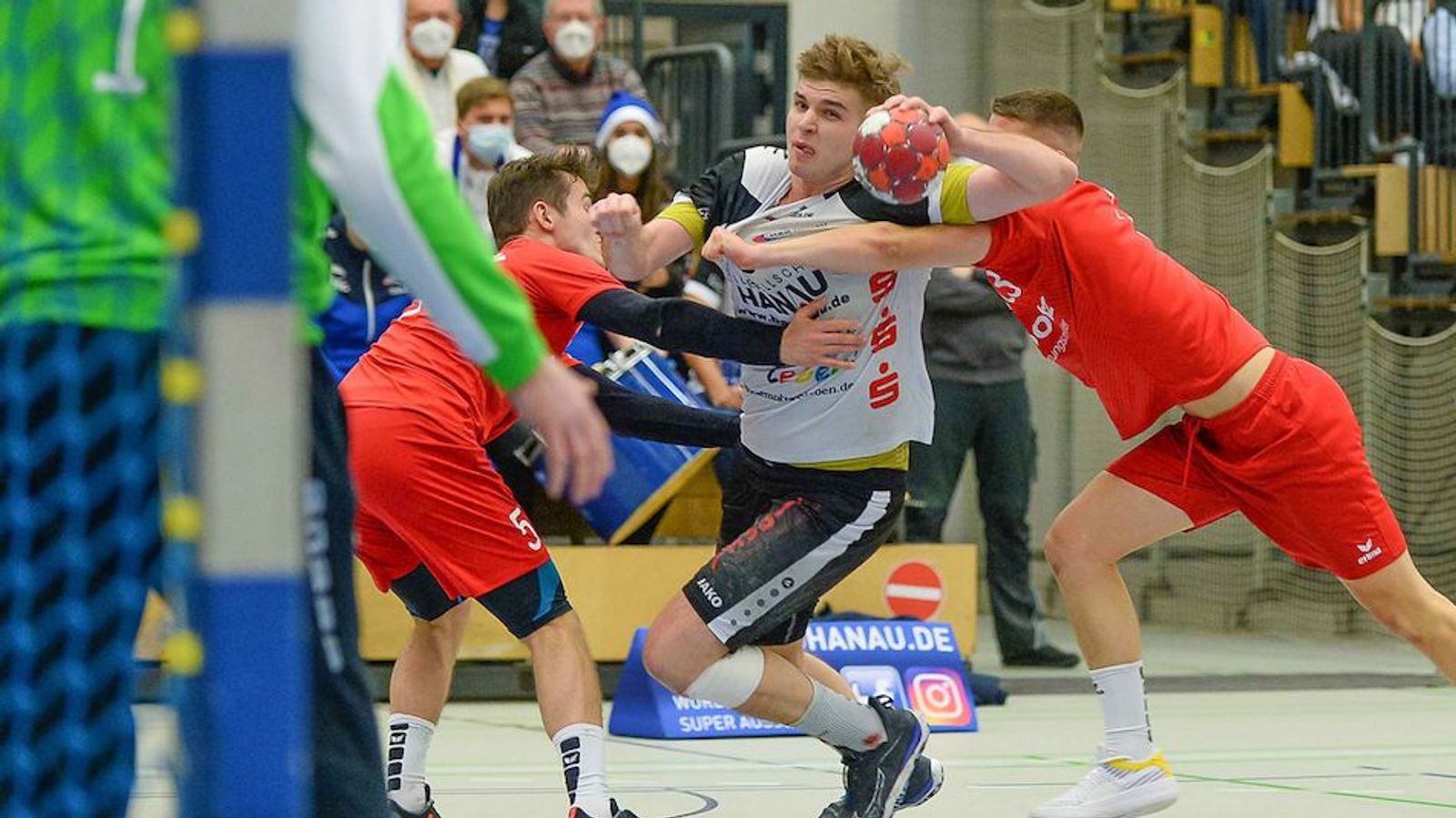 Spitzenreiter Hanau feiert Derbysieg - Potsdam lässt erneut Punkt liegen