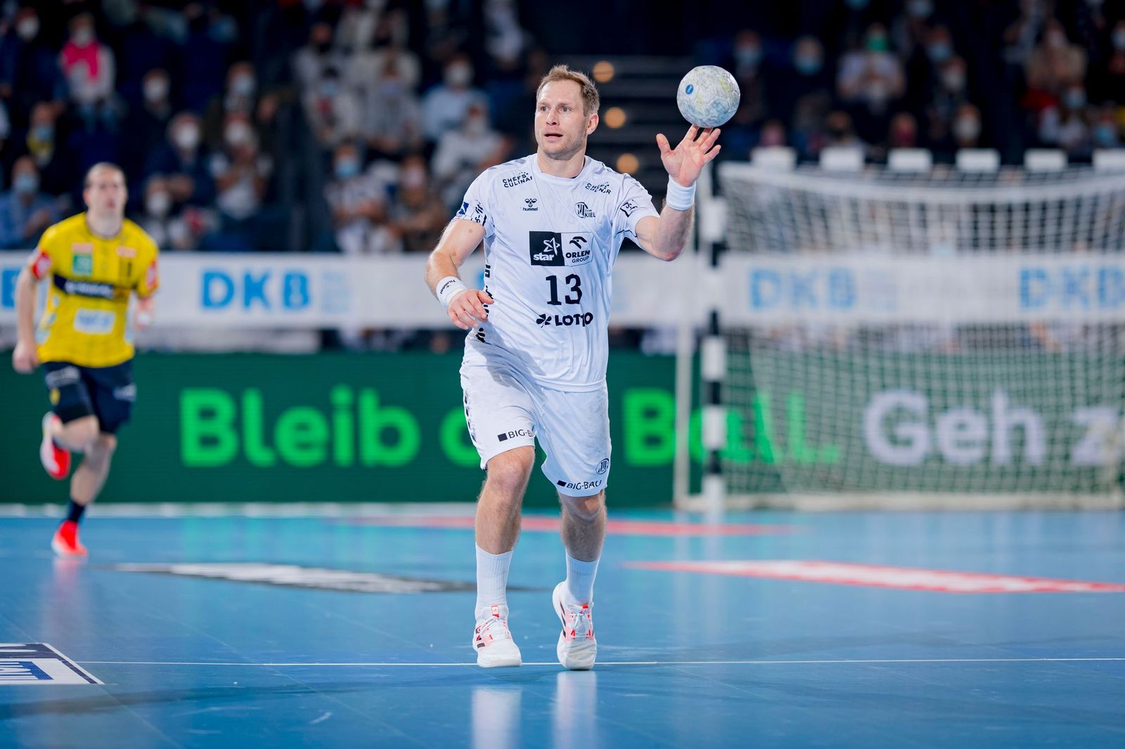 Kiel bezwingt die Löwen - Weinhold verlängert