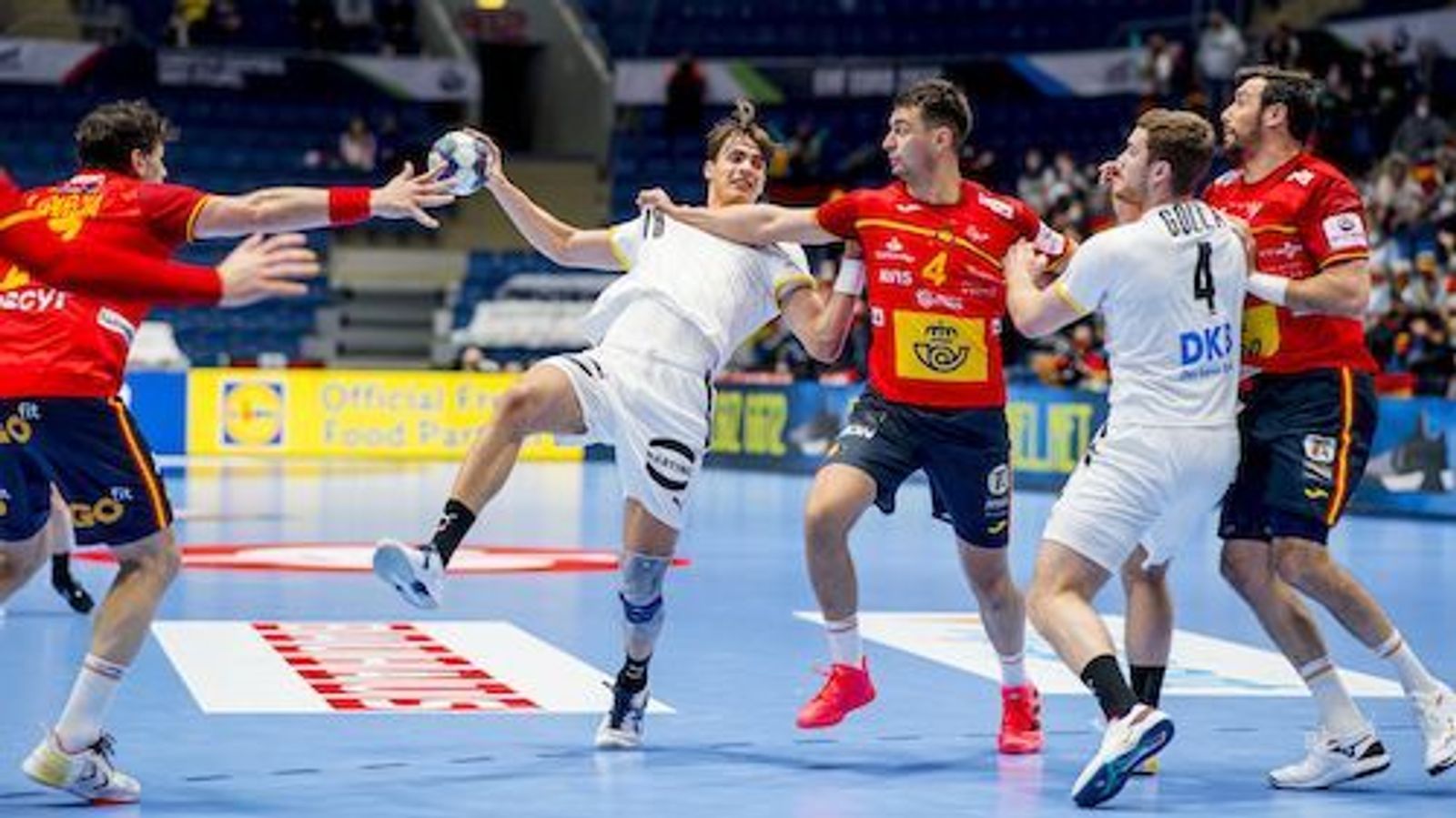 "Lehrstunde" gegen Spanien: Erster Dämpfer für deutsche Handballer