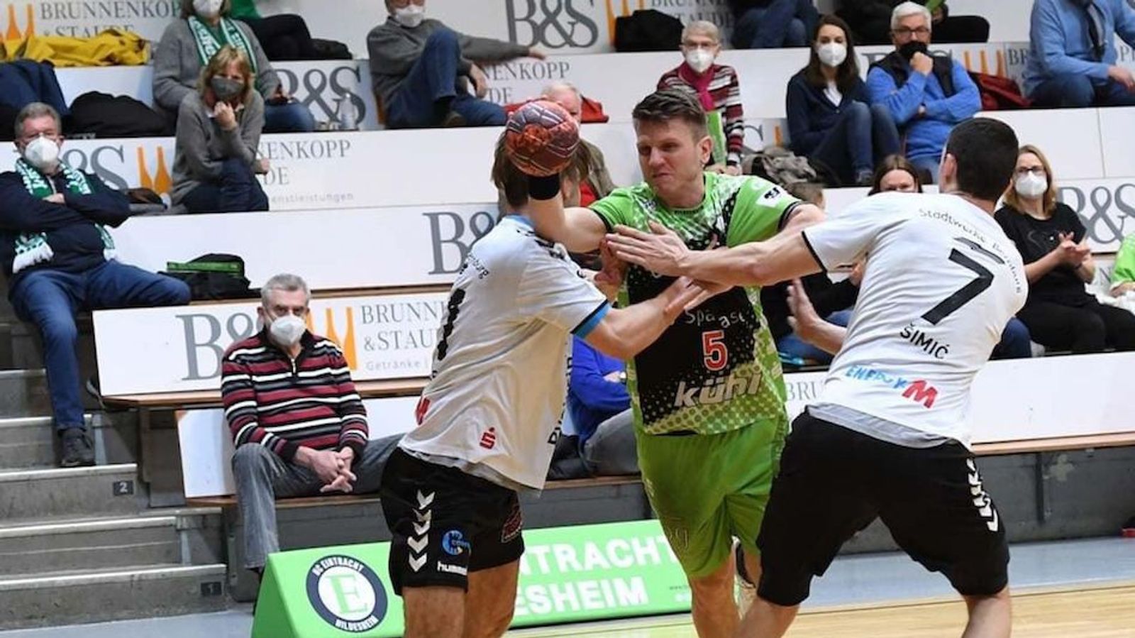 Hildesheim liegt klar auf Kurs - Falken straucheln gegen Kirchzell