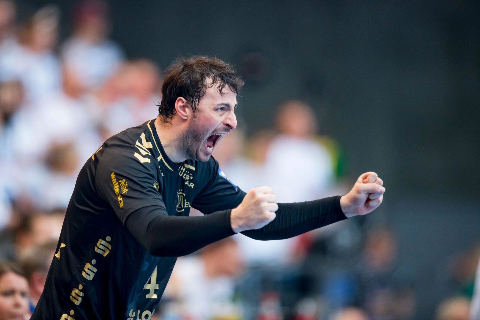 Kiel und Flensburg bleiben Magdeburg auf den Fersen