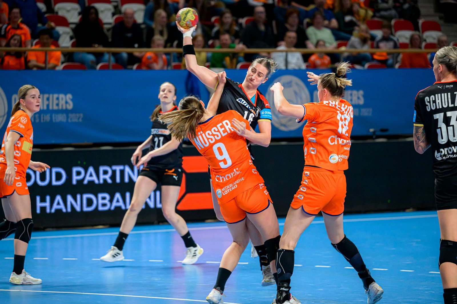 "Lehrreich für uns": DHB-Frauen ohne Chance im Niederlande-Test