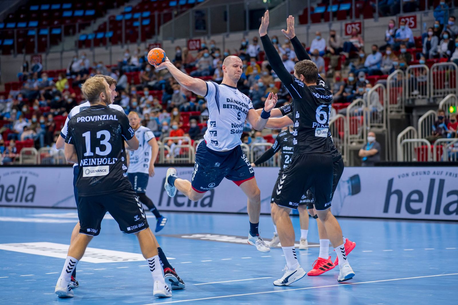 Hald verlässt Flensburg Richtung Dänemark