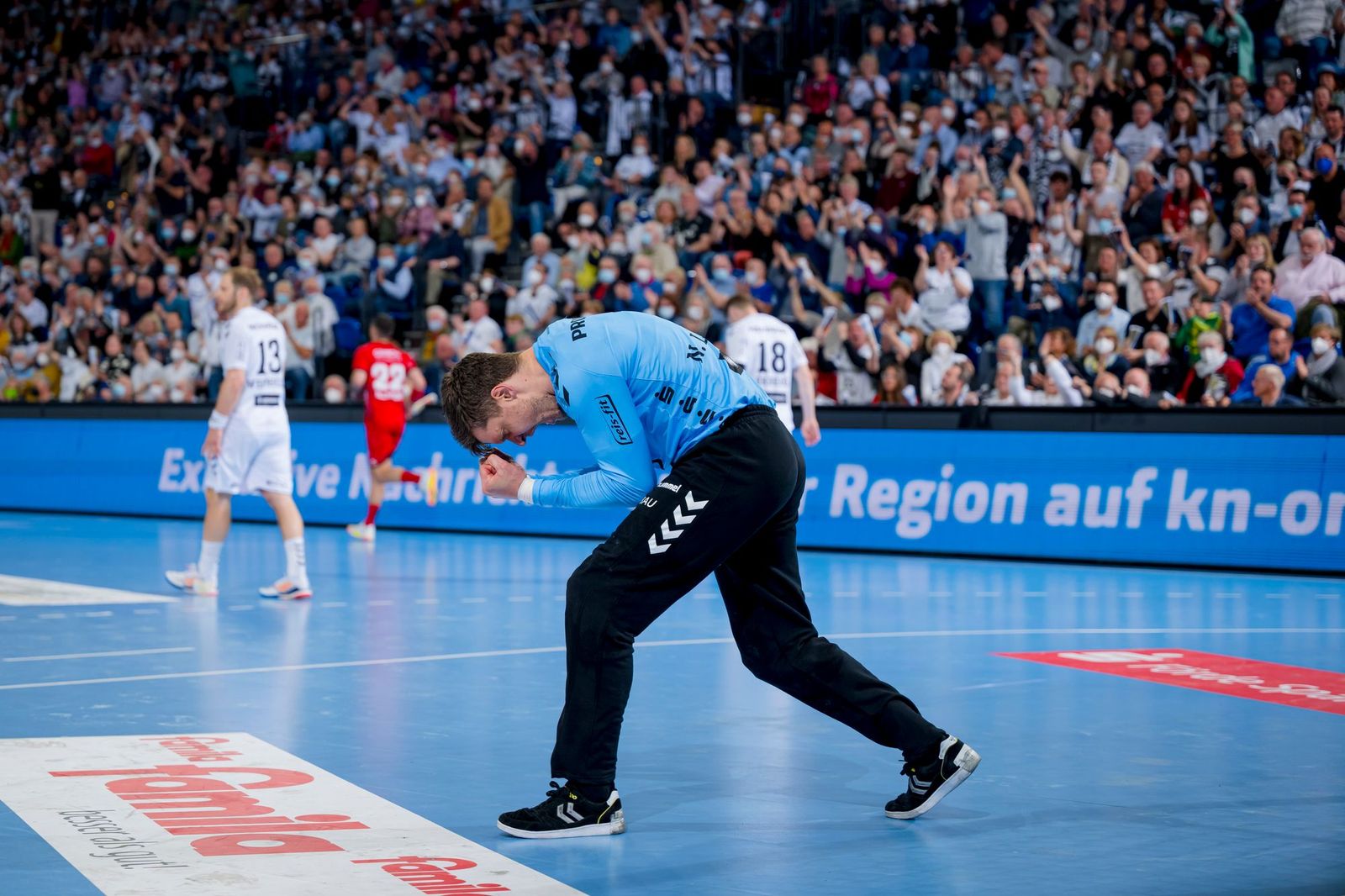 "Wie ein großes Finale": Kiel beschwört die Ostsee-"Hölle" - Flensburg hofft auf Handball-Wunder