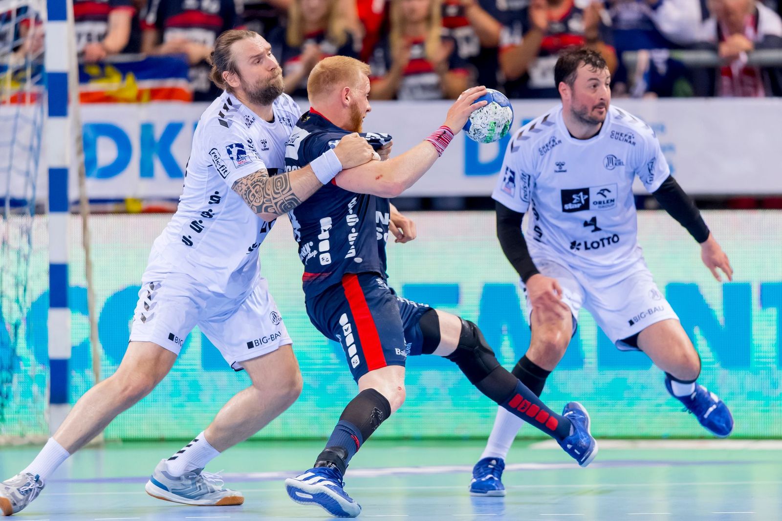 Madgeburg dicht vor Titelgewinn - Kiel wahrt Minichance