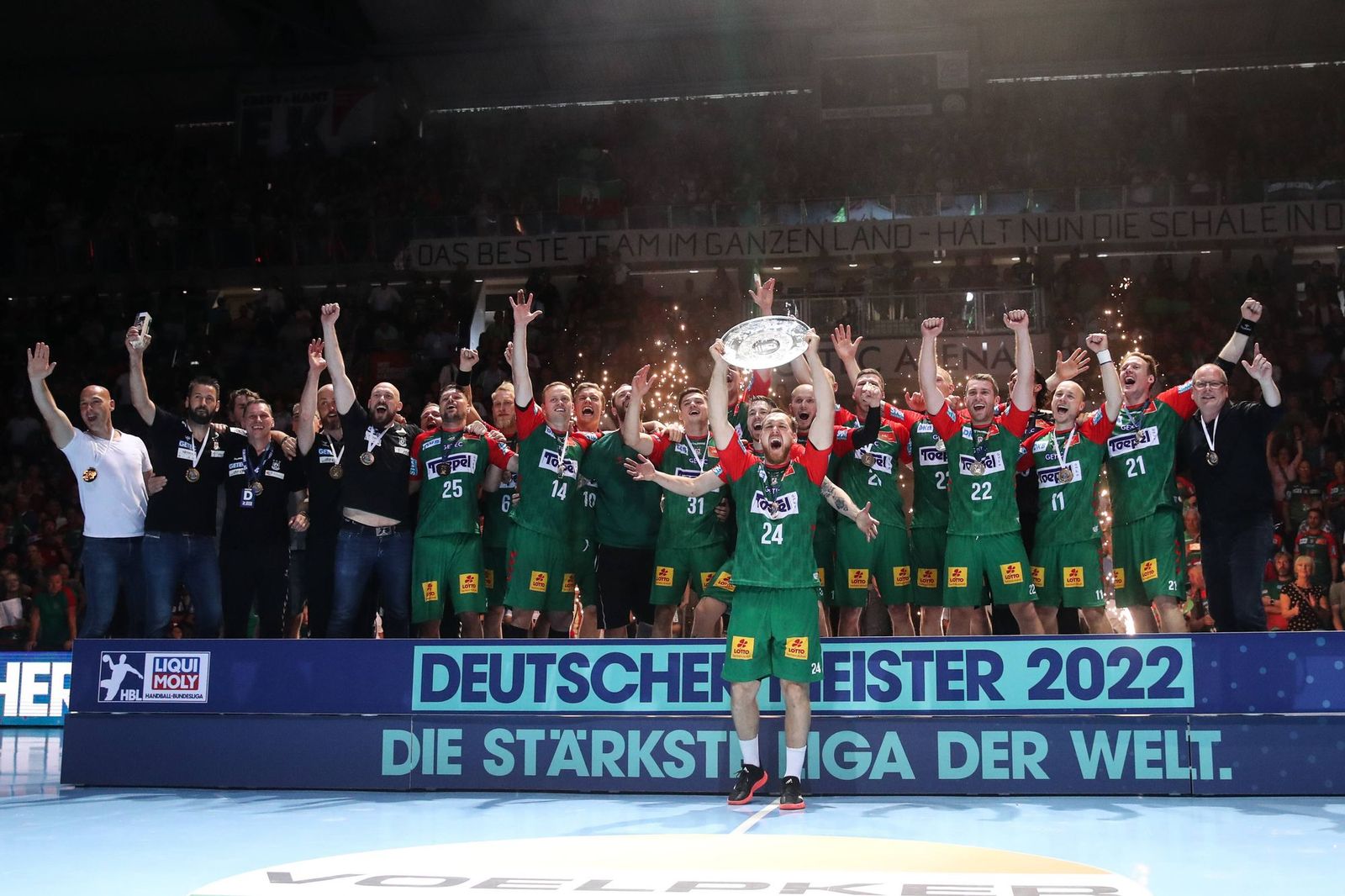 Schalen-Übergabe startet Magdeburger Meister-Party - Lemgo sichert Platz sechs