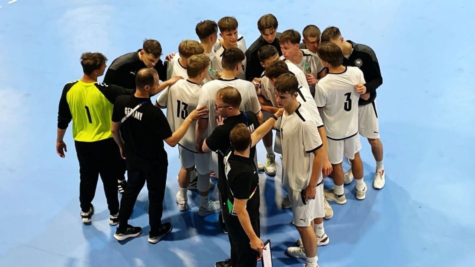 TRAINER BEPPLER LOBT DAS UMSCHALTSPIEL