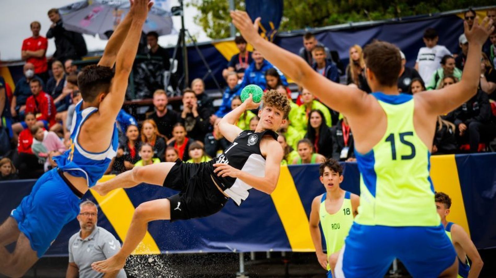 U16-Teams starten mit Sieg und Niederlage in die EM