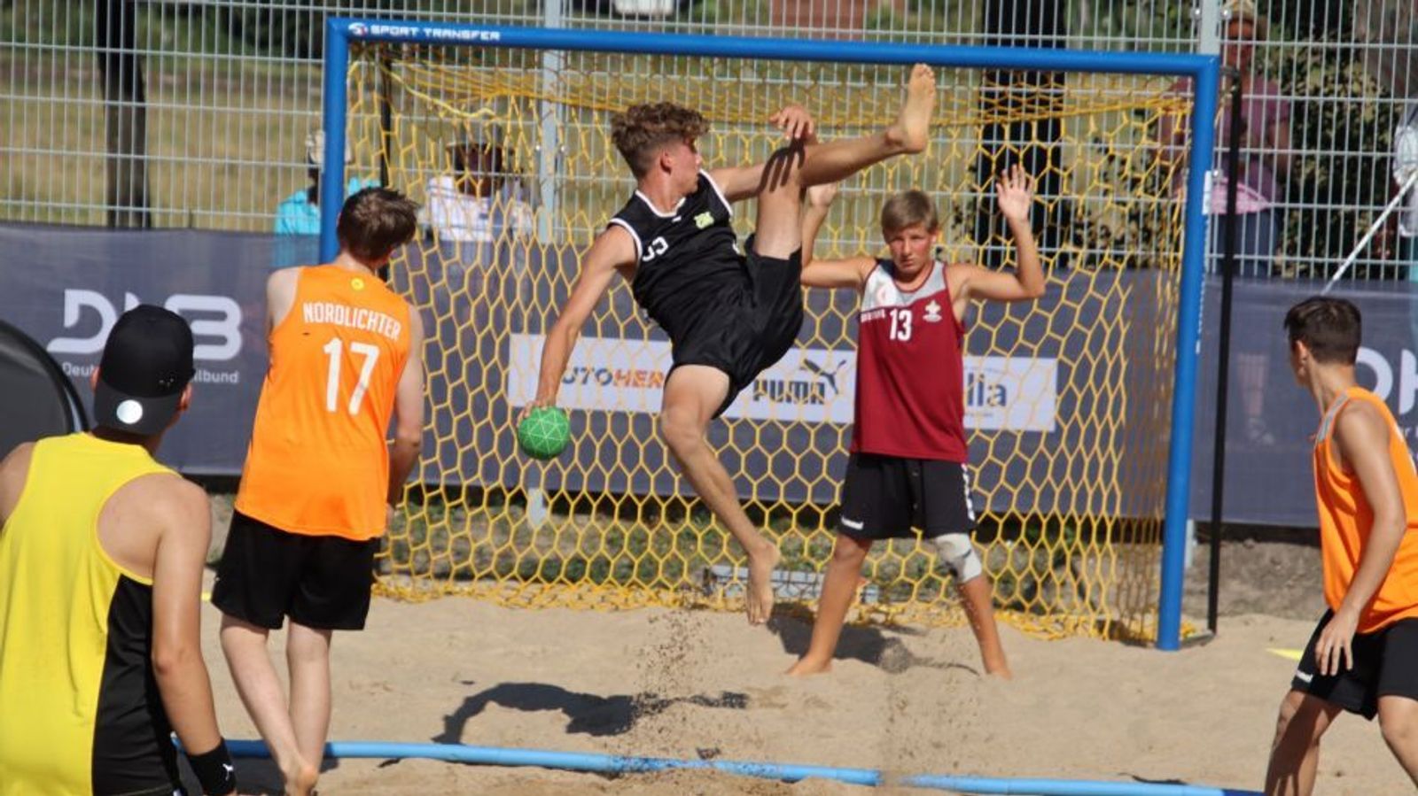 Weibliche U18 der Gastgeberinnen trumpft am ersten Tag auf