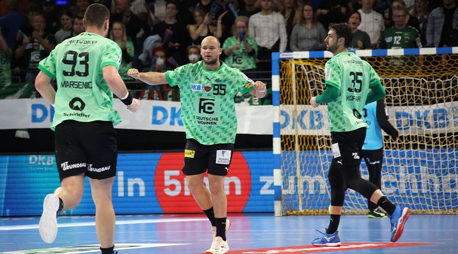 Füchse Berlin festigen Platz eins vor Löwen