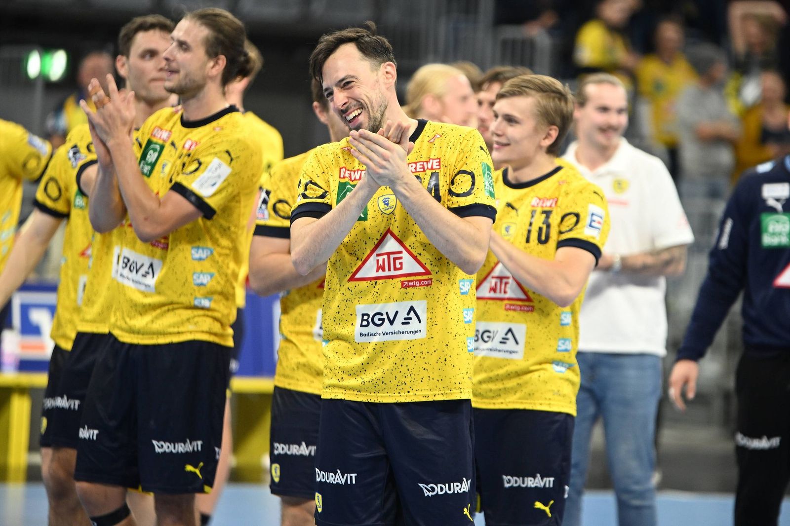 Löwen weiter makellos