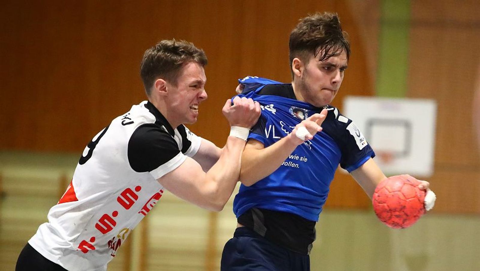 Derbysieg: Erlangen verteidigt die Tabellenführung