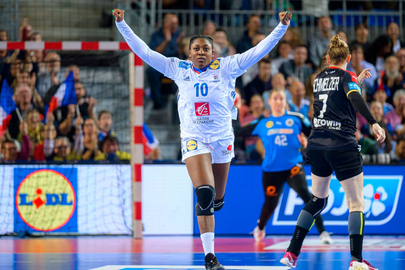 Frankreich gewinnt Spitzenspiel