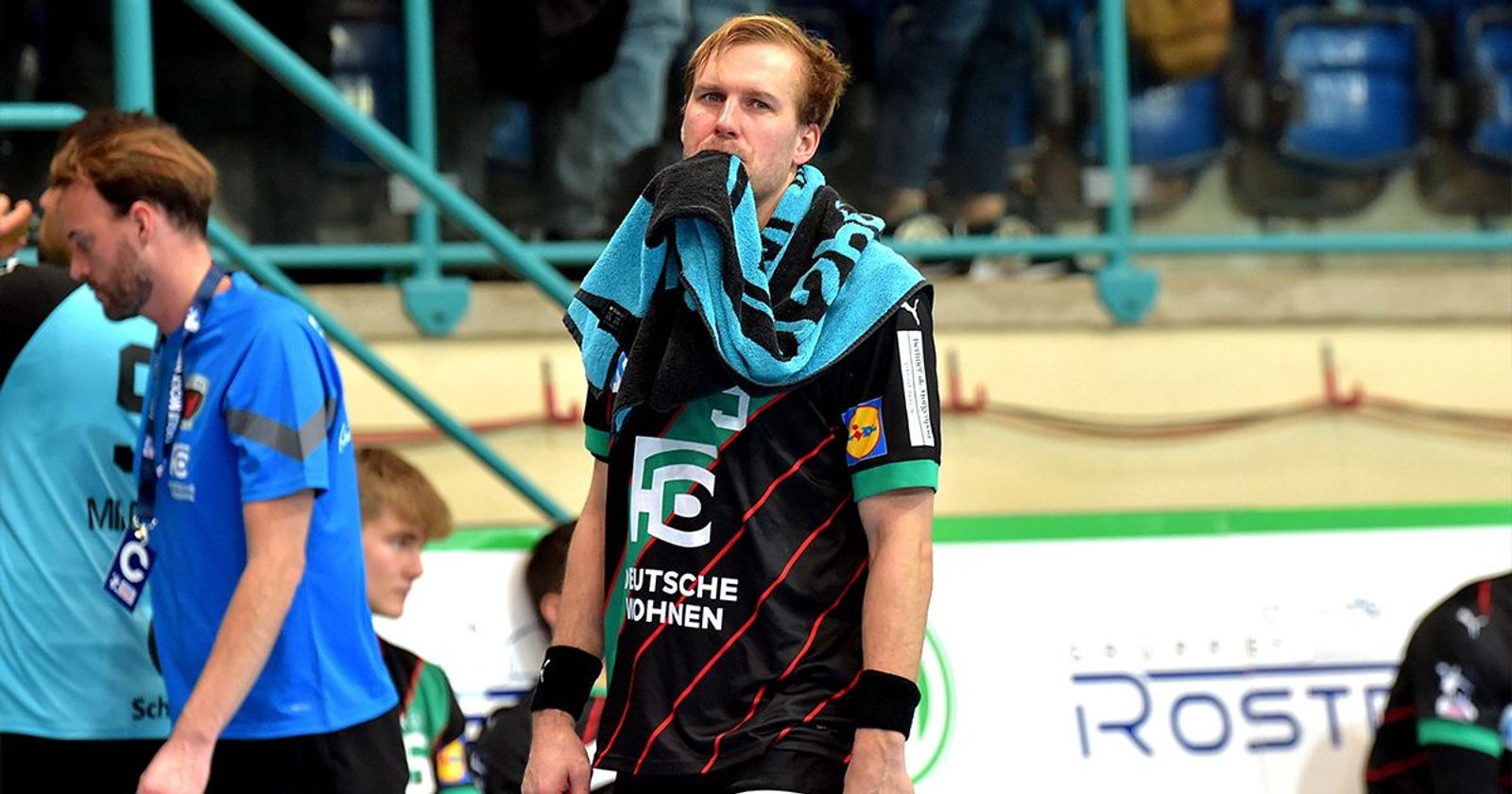 Füchse stolpern beim Schlusslicht