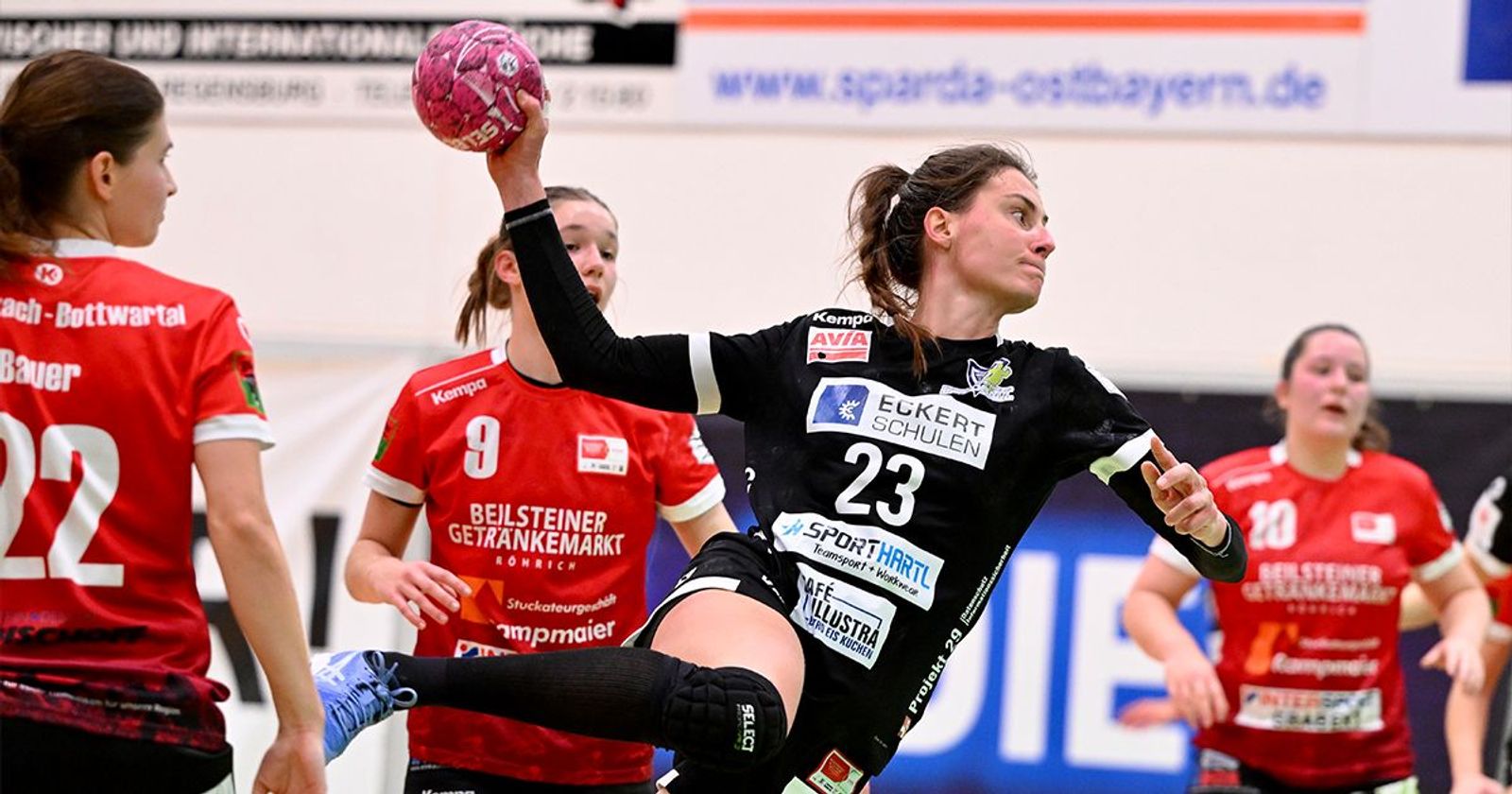 Bunkerladies holen acht Tore auf, einen Punkt und Rang zwei