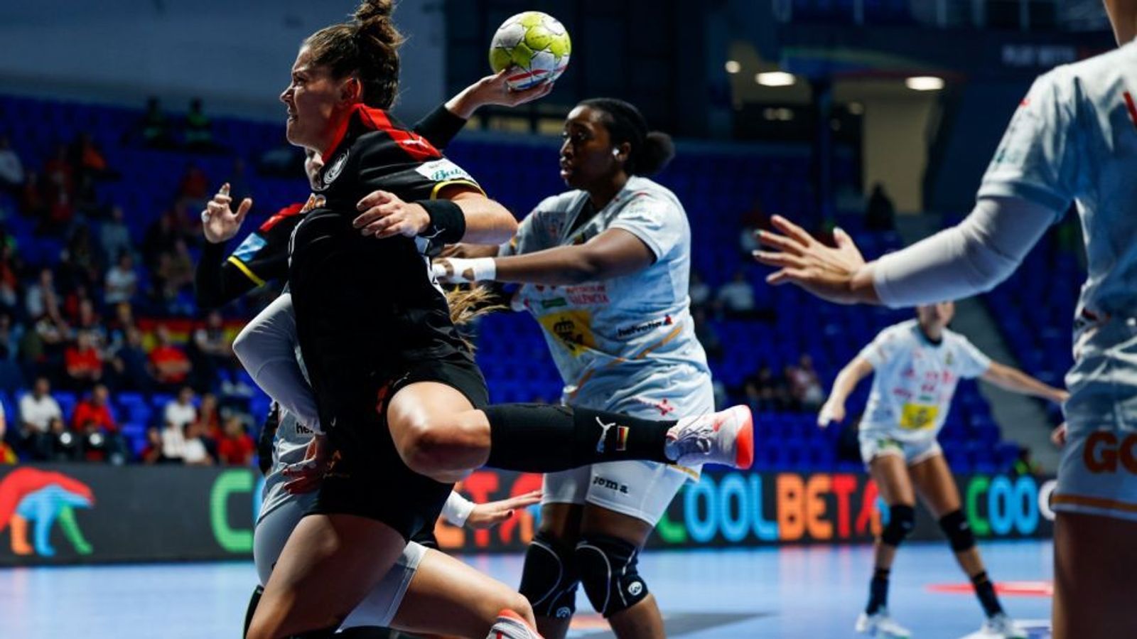 Trotz Niederlage: DHB-Frauen erreichen die Hauptrunde