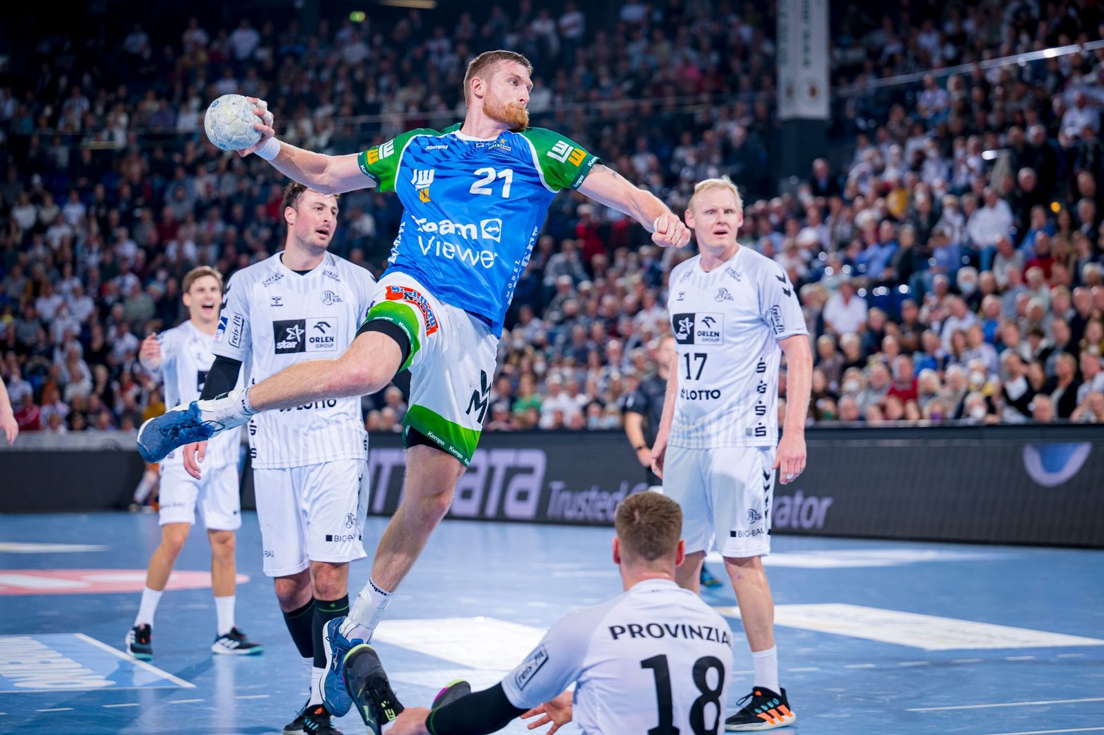 Berlin hält Verfolger auf Distanz