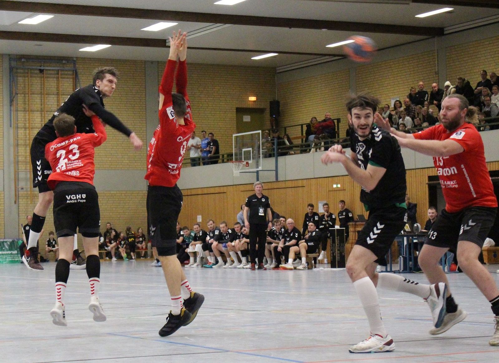 Die HSG Ostsee gewinnt mit 37:30 (19:12) gegen die HSG Nienburg und beendet damit die Negativserie