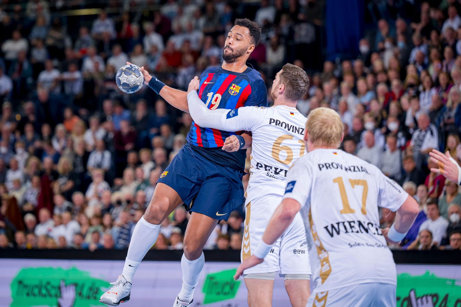 Gebeutelte Kieler verlieren knapp bei Barca