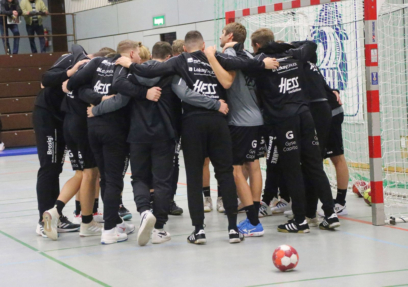 11 Falken bezwingen Tabellenführer