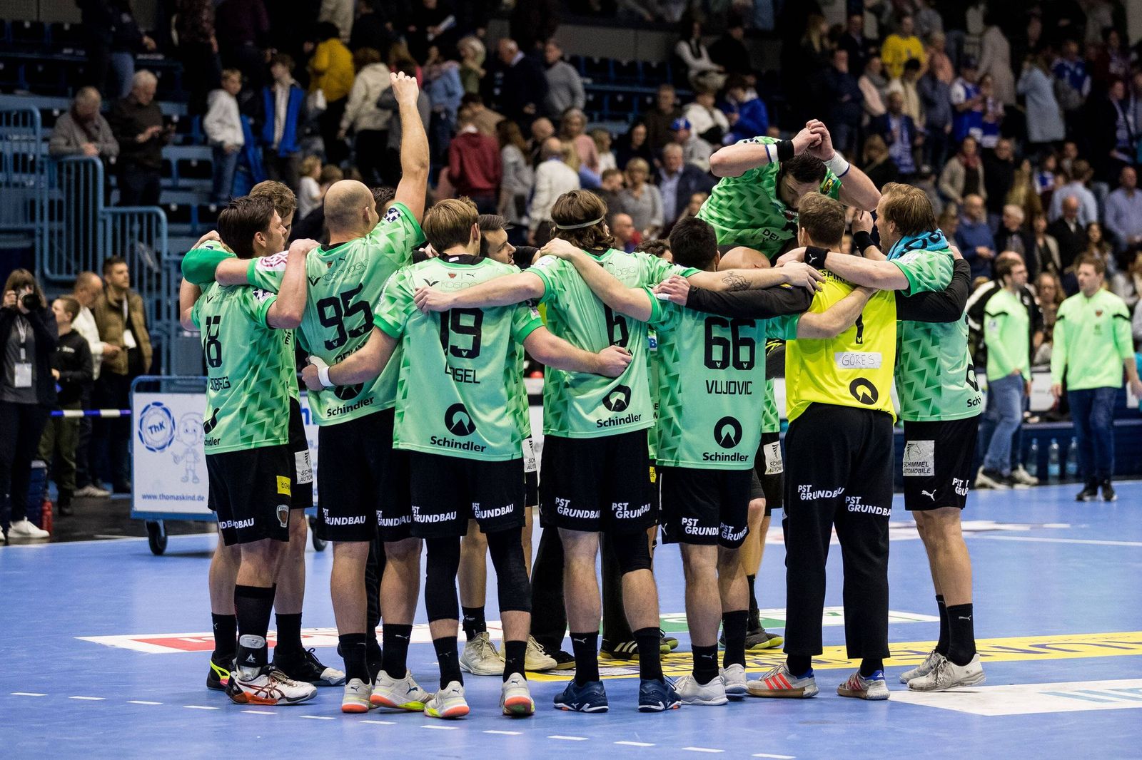 Füchse stellen eine komplette Mannschaft