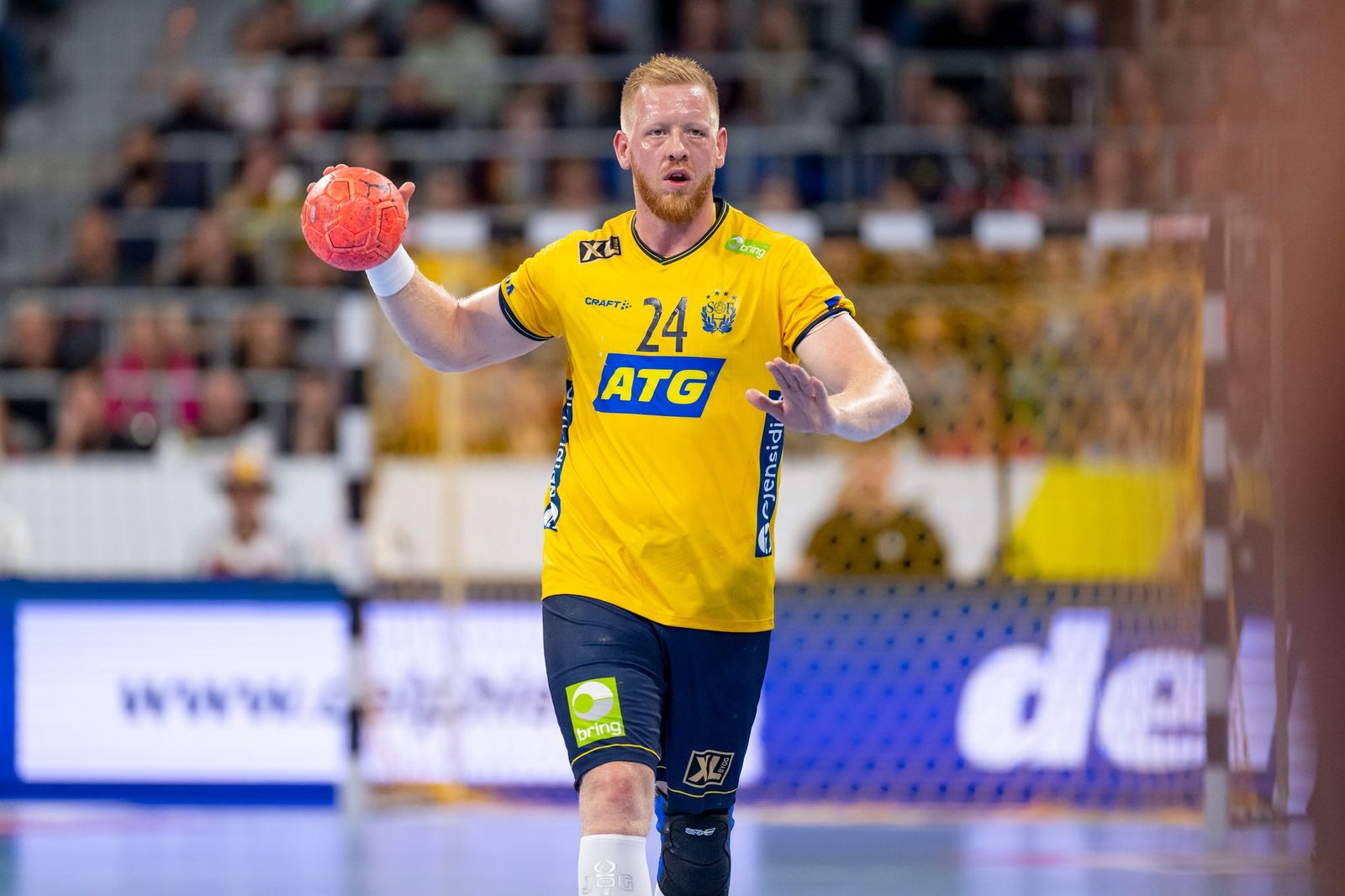 Auftaktsiege für Favoriten