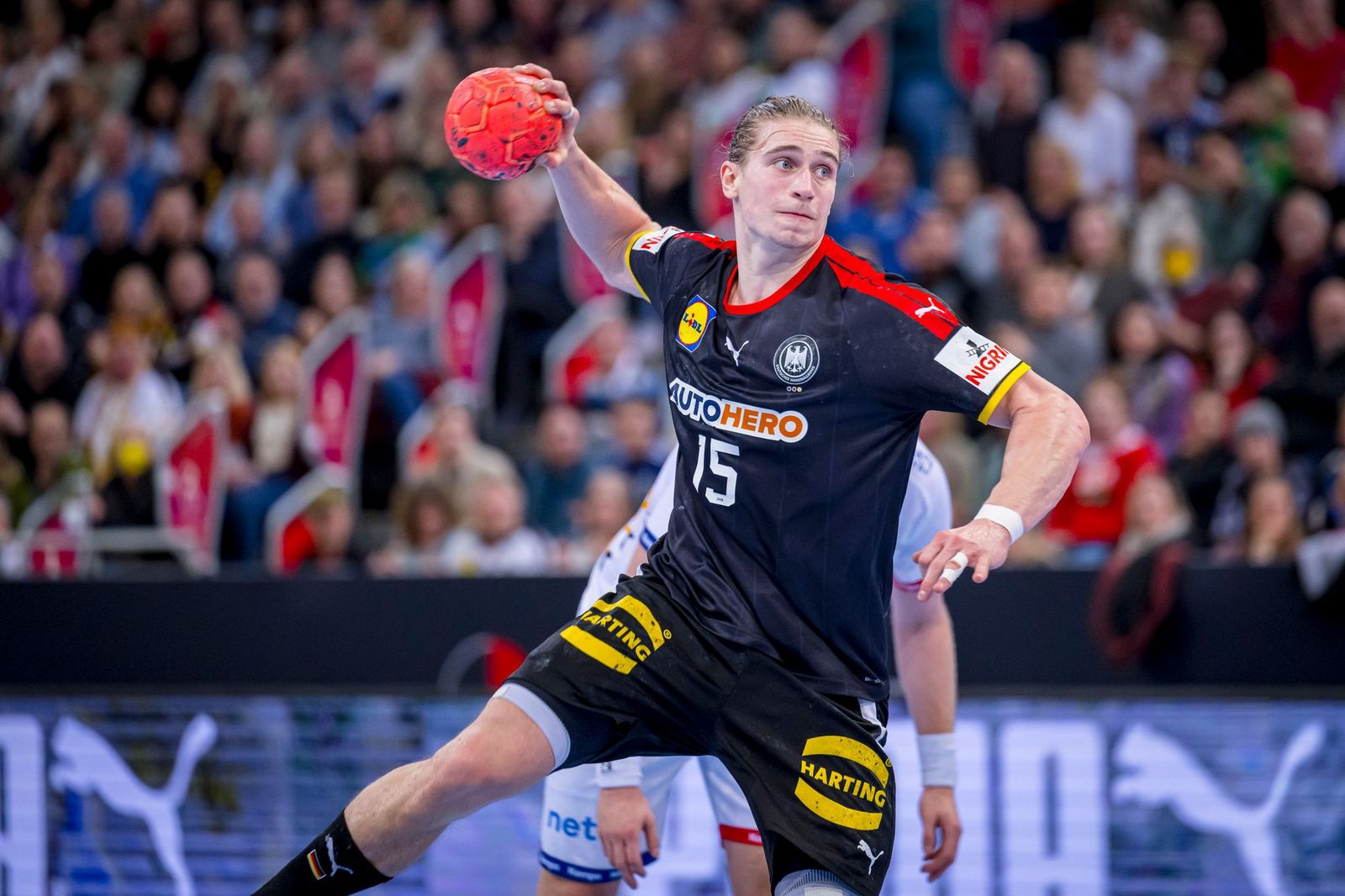 Mittelmann im Mittelpunkt