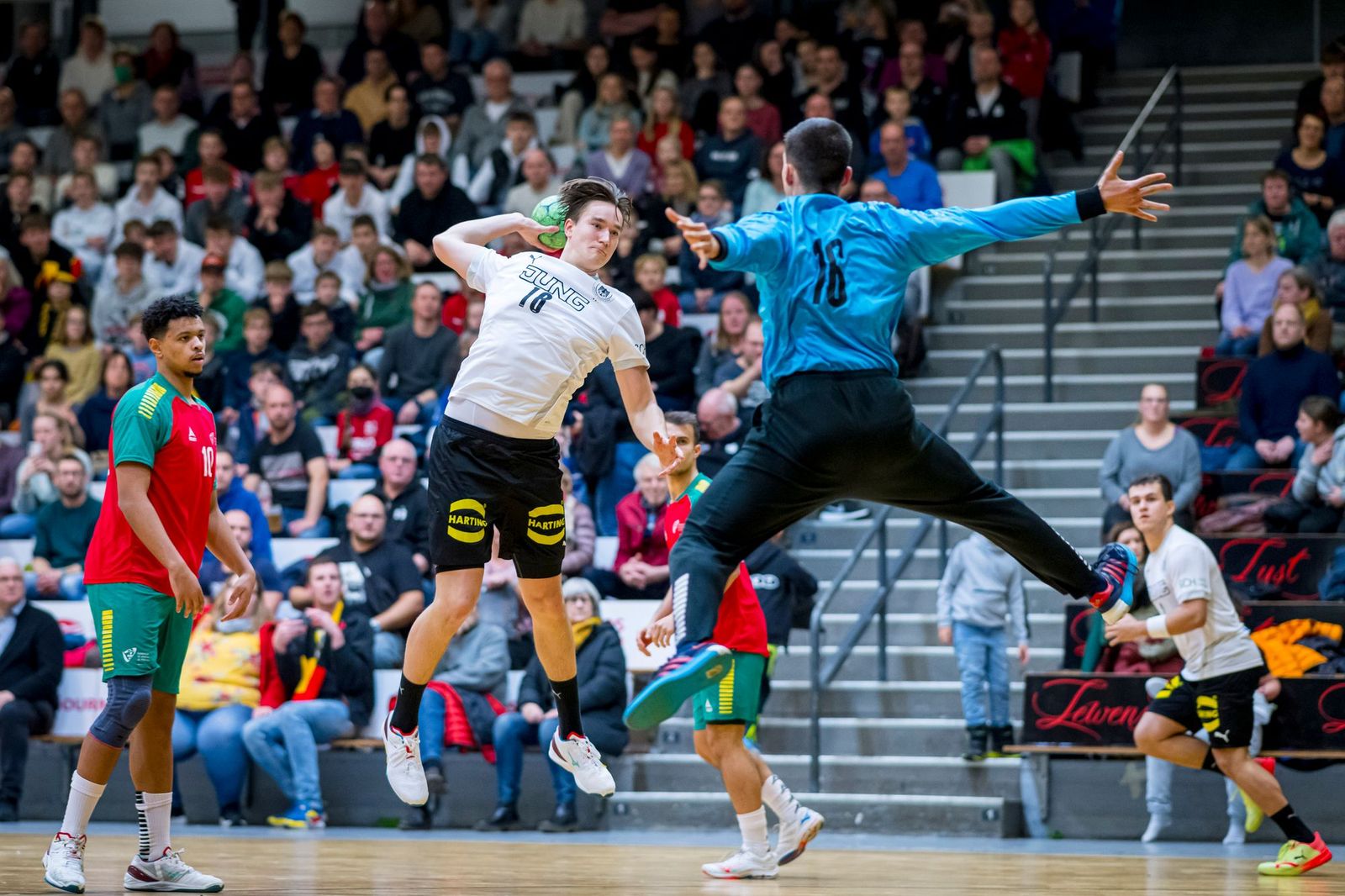 U21 feiert überragenden Turnierstart