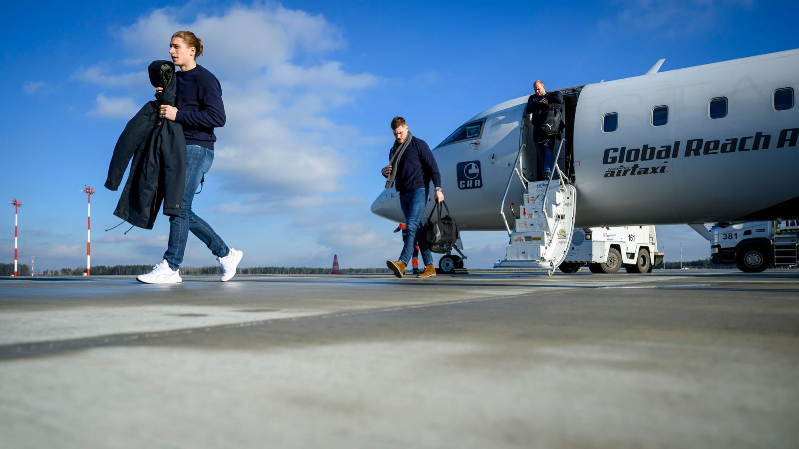 Handballer in WM-Abenteuer gestartet