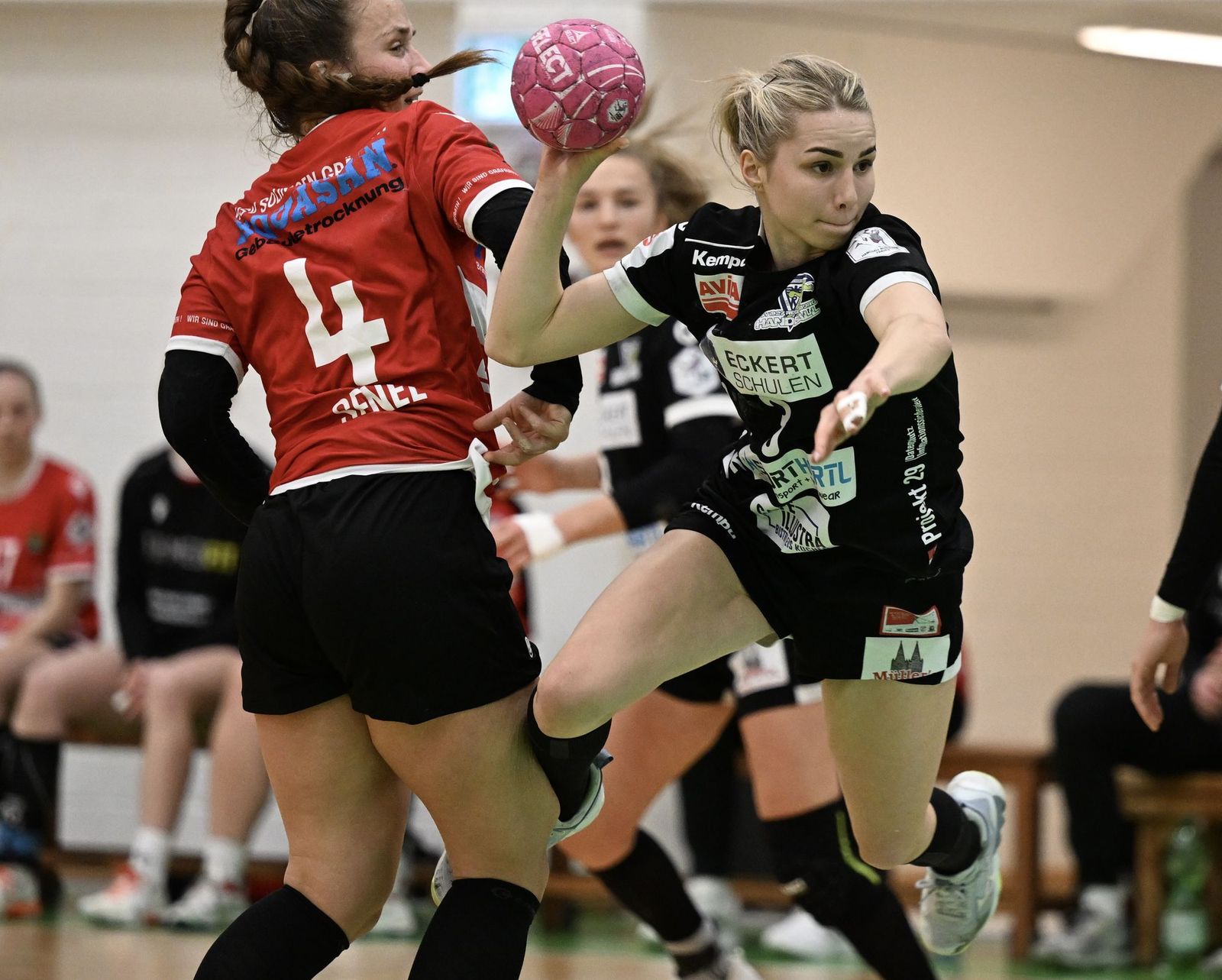 Anika Bissel bleibt beim ESV, Amelie Bayerl legt Handballpause ein