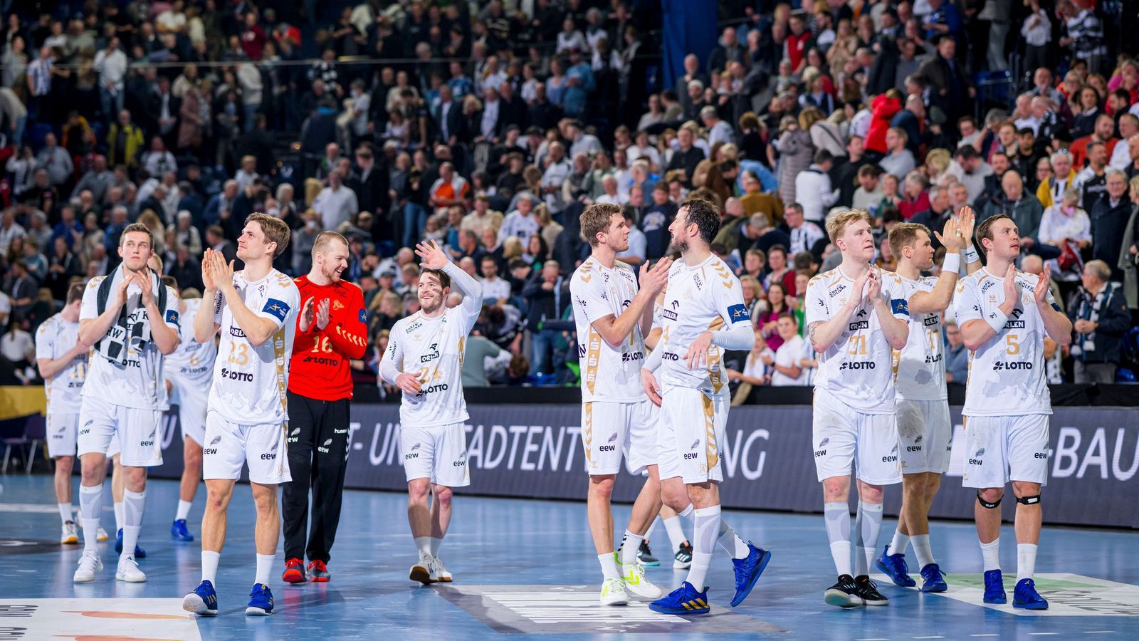 Kantersieg in Bukarest: Kiel vor Viertelfinaleinzug