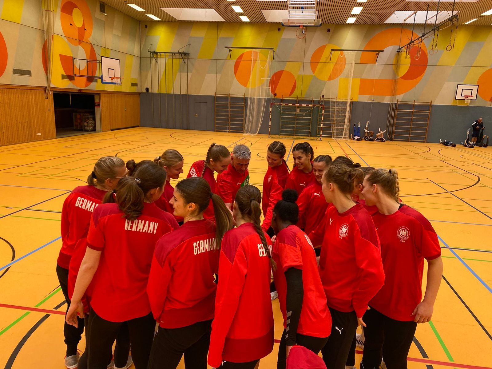 Aufgebot weibliche U17 für Jugendaustausch in Houlgate