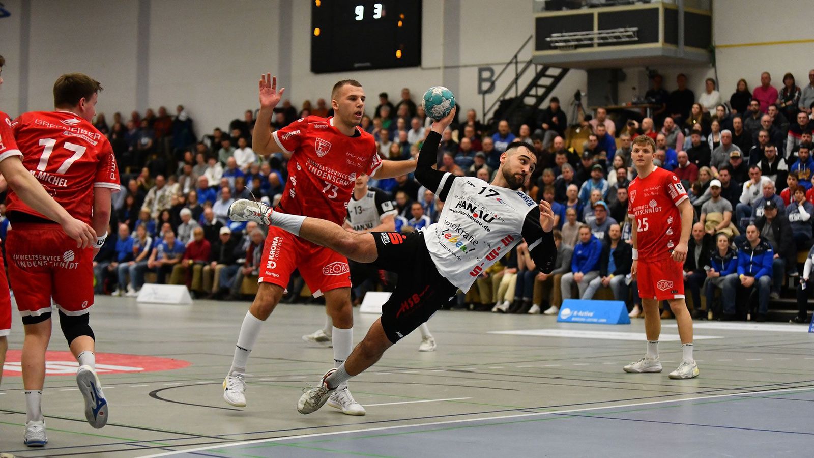 Hanau gewinnt Topspiel – Minden II übt Druck aus