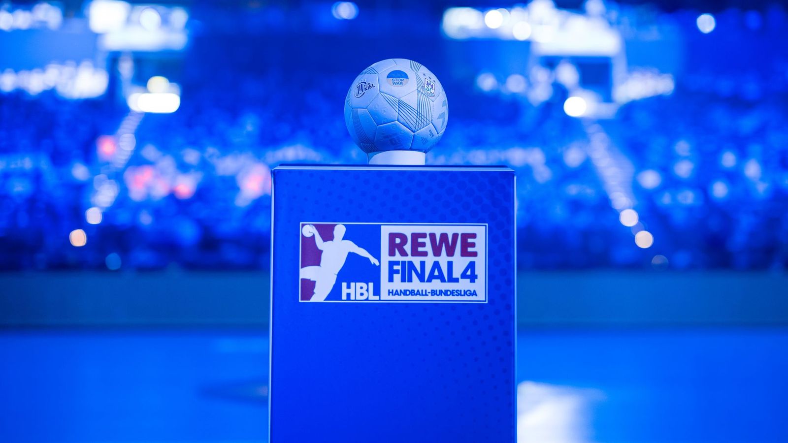 Pokal-Fieber in Köln: Heiße Premiere um "riesigen" Titel