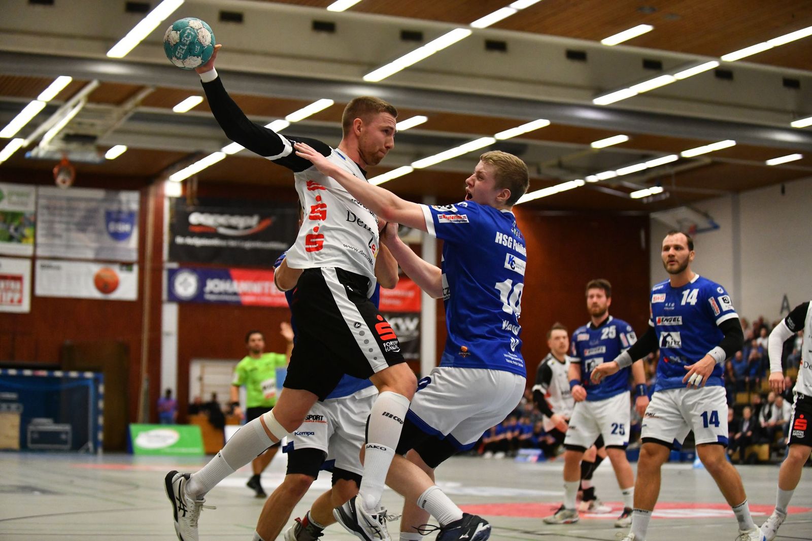 Duell der Staffelmeister und Auswärtskracher für Krefeld und Ferndorf