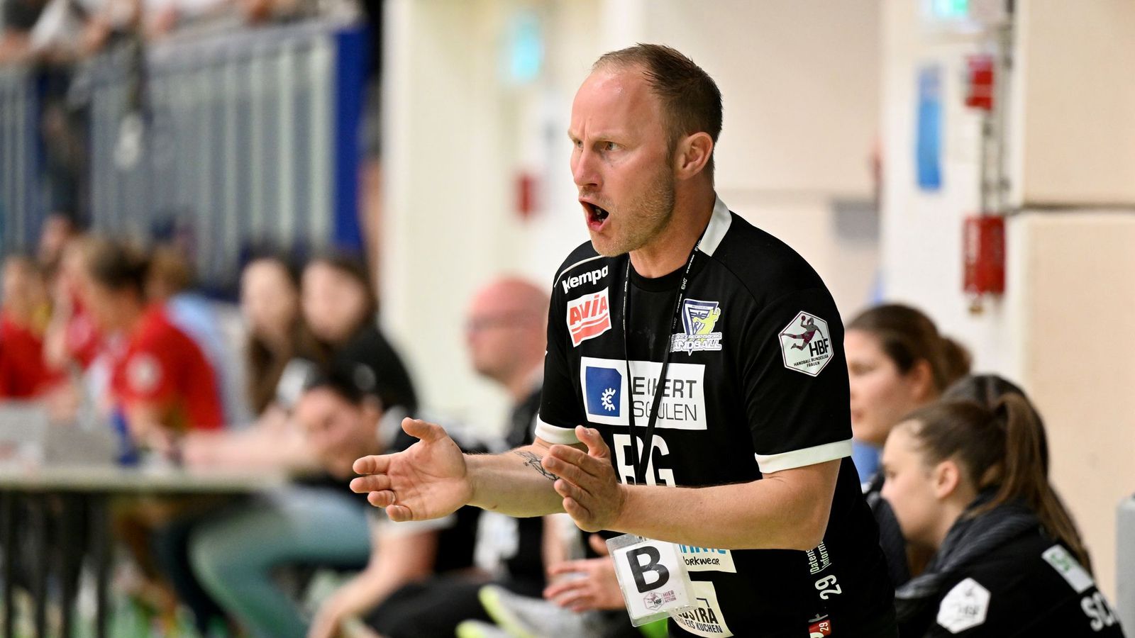 Bernhard Goldbach trainiert die Bunkerladies