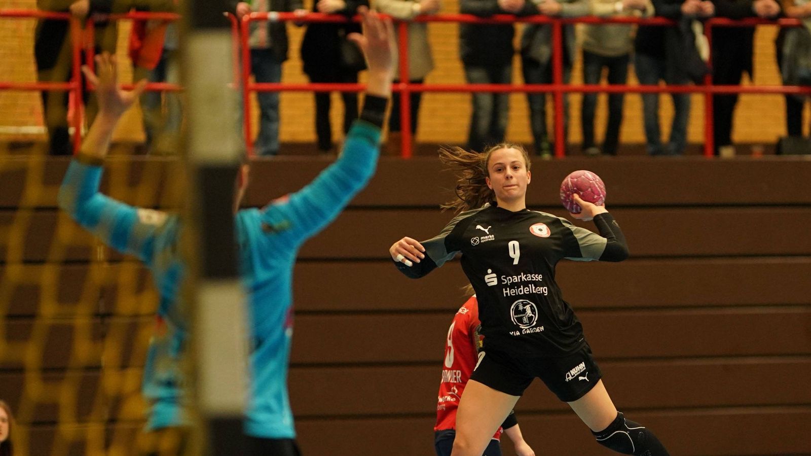 Junioren Nationalspielerin bleibt den Bären treu