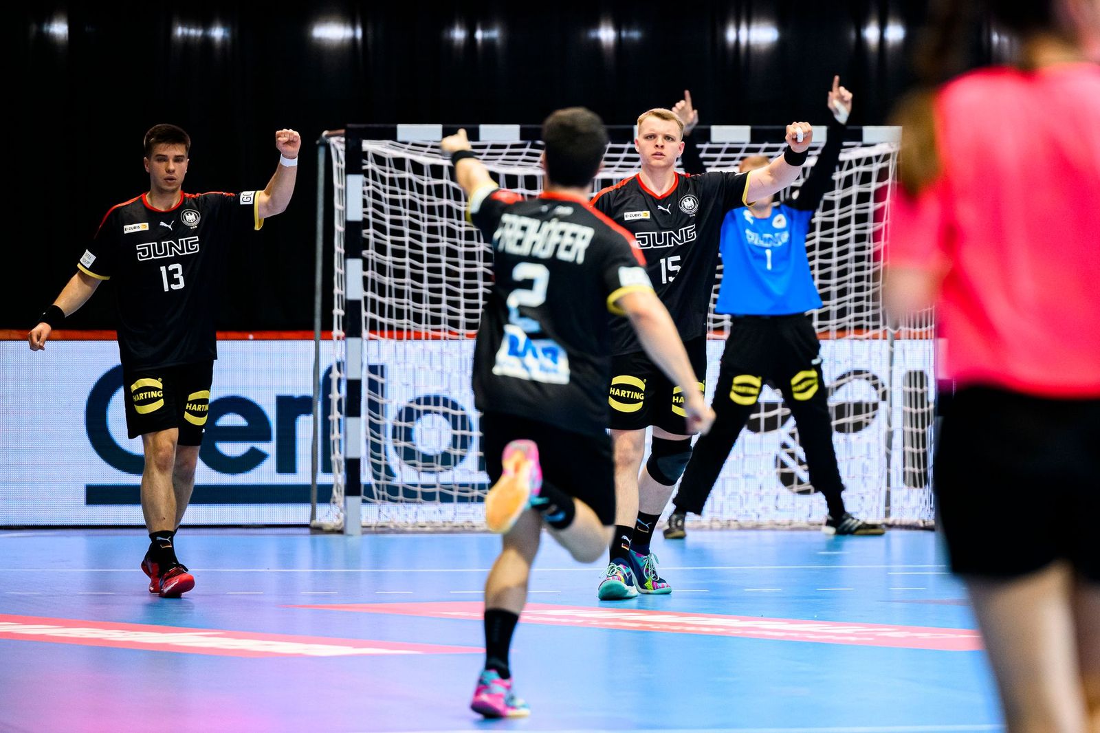 U21: Traumstart in Heim-WM