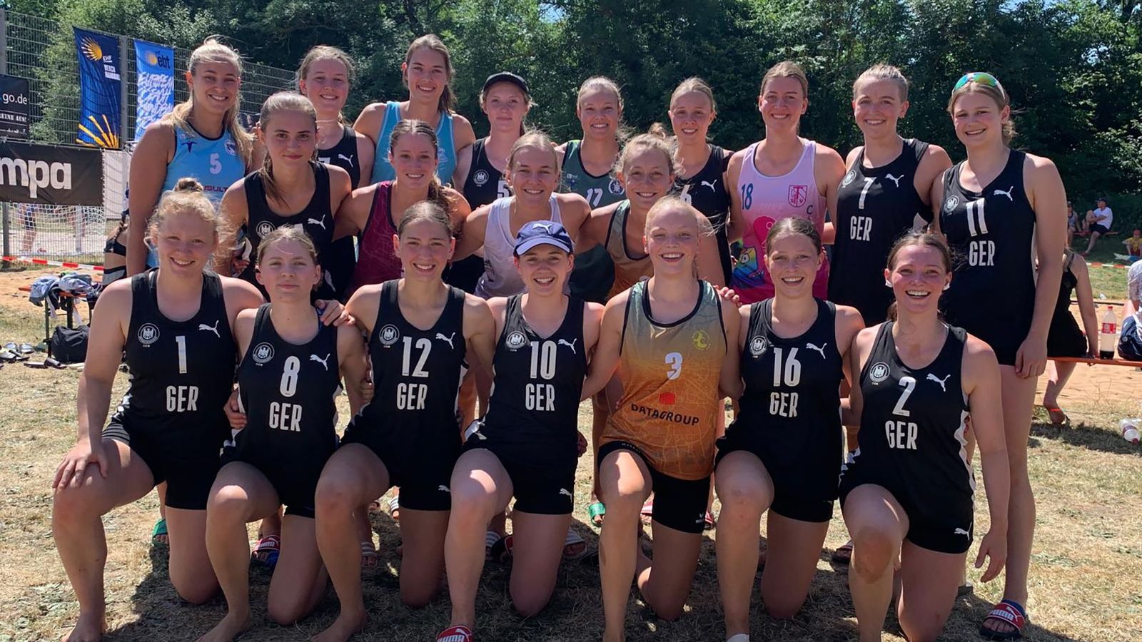 Doppelpack für die Mädchen, Jungs starten gegen Portugal