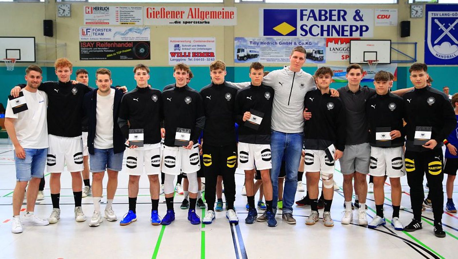 Paten bewegen sich auf Augenhöhe mit den Debütanten